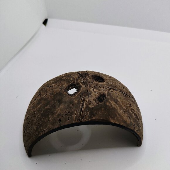 Half Coconut Hide Cave - Picture 1 of 3